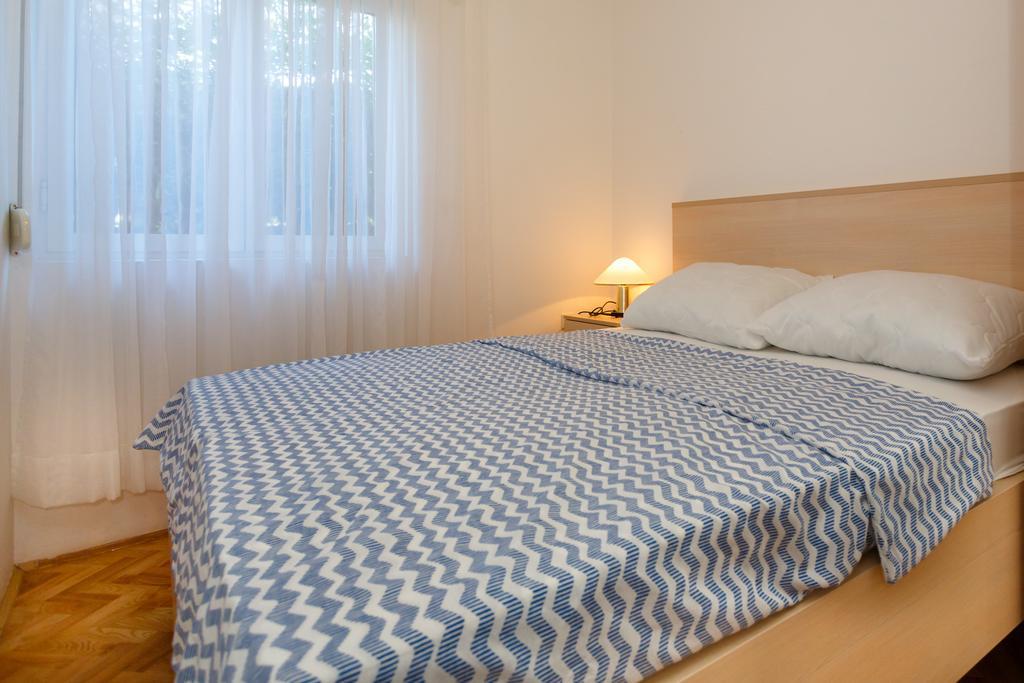 Apartment Hudan Malinska Exterior photo